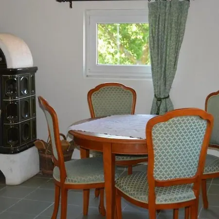 Sarka Apartment *