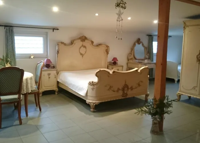 Sarka Apartment *